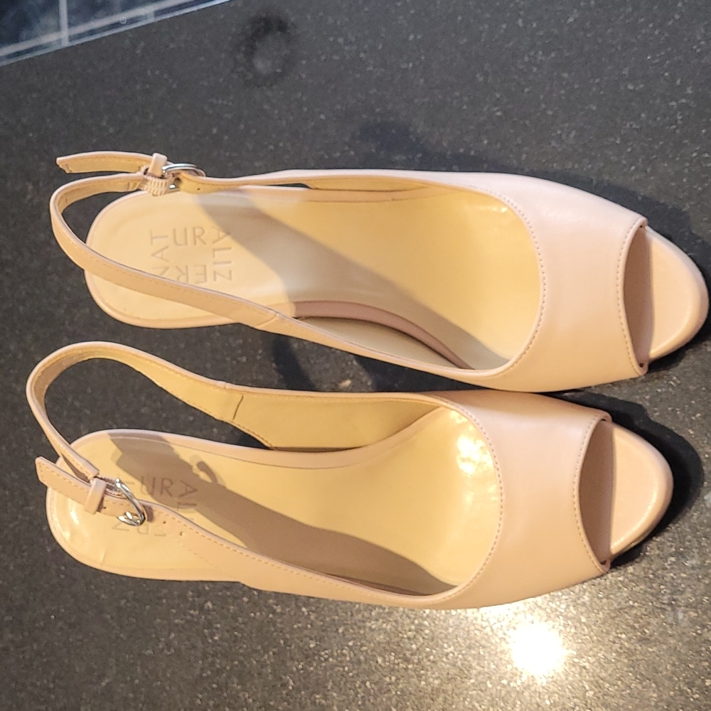 Naturalizer Biege Heels